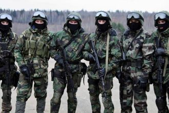 Cuban special forces posing for photo during training