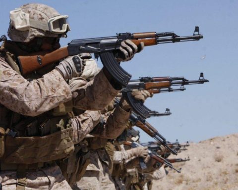 The world's most popular weapon - AK-47 Assault Rifle