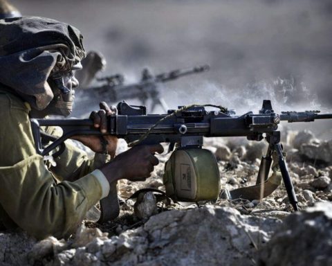 IDF infantry soldier firing from IWI Negev light machine gun
