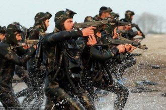Spanish commandos armed with Star Z84 submachine guns
