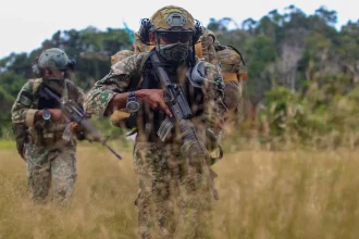 21 GGK operators are heading to the LZ prior the HAHO jump