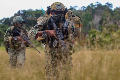 21 GGK operators are heading to the LZ prior the HAHO jump