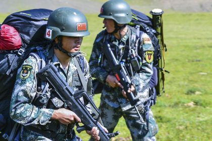 Two PLAGF soldiers with their QBZ-95s march