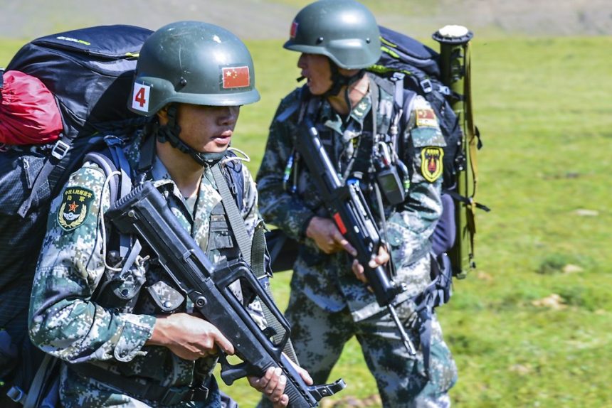 Two PLAGF soldiers with their QBZ-95s march